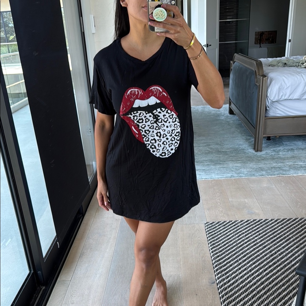 Mazik Black Dress with Red Lips and Leopard Print
